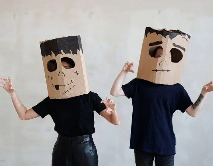 mascaras de frankenstein con cajas de carton