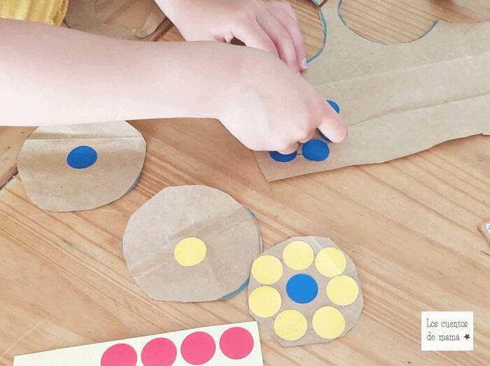manualidades faciles para niños con pegatinas