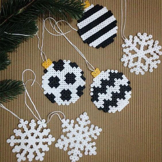 bolas de navidad con hama beads